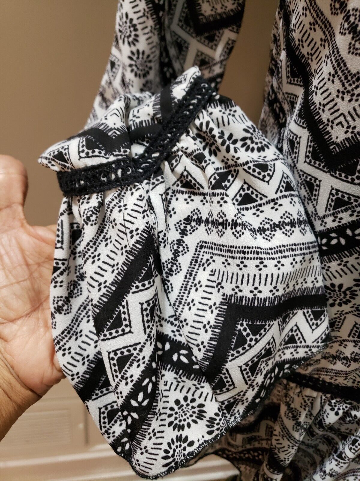 About A Girl Women's White Black Aztec Print Ruffle Long Sleeve Top Blouse Small Item image 5