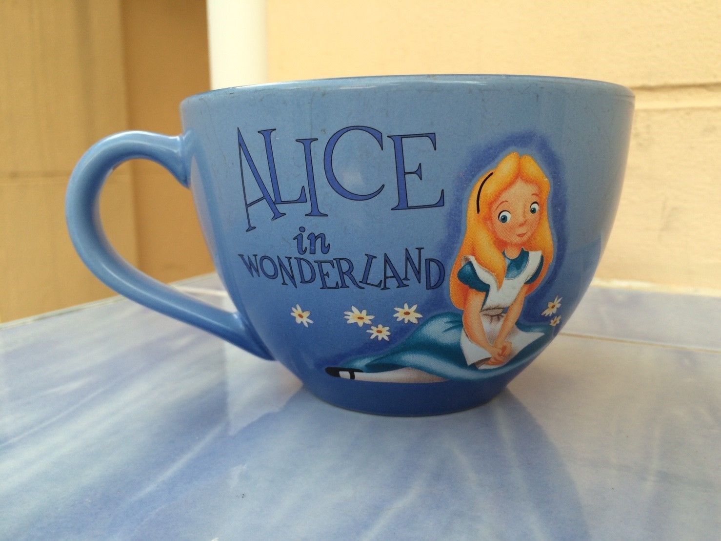 Disney Store Alice in Wonderland Ceramic Soup Cup.Very Beatiful, RARE collection - $35.00