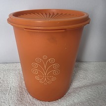 Vintage Tupperware Retro Orange Servalier Canister 811-4  (5 Cups) W/ Li... - $165.89 MXN