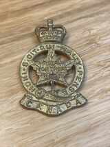 Vintage WWII Royal Montreal Regiment Cap Badge Military Militaria KG JD - $17.82