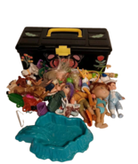 Toy figurines, Dolls, Mixed Lot  30+ Various Random Carry Case Included - $272.80 MXN