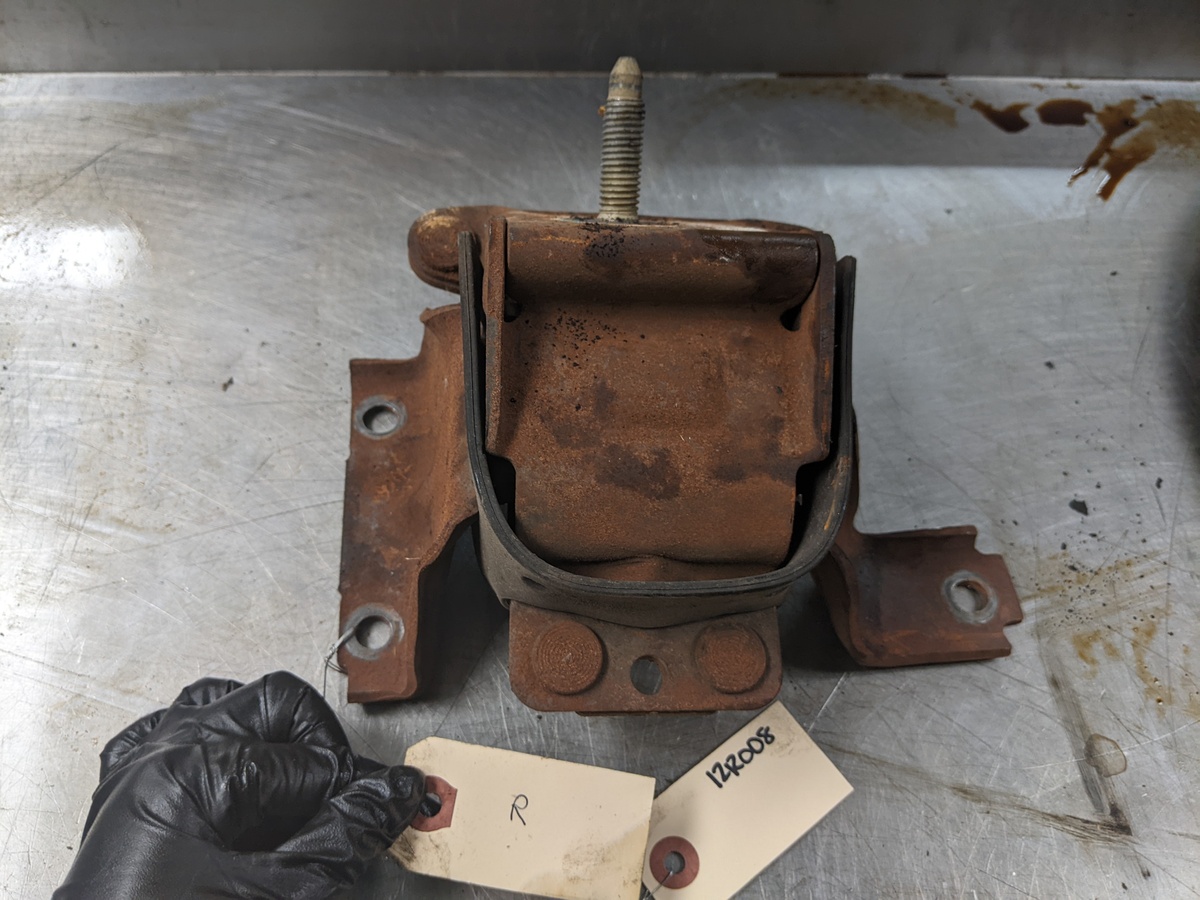 Right Motor Mount For 09-11 Ford Crown Victoria  4.6 - $36.33 Right Motor Mount For 09-11 Ford Crown Victoria  4.6 - $36.33