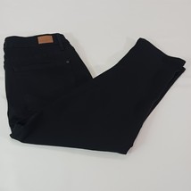 Judy Blue JB88239 Capri Fit Women's Size 15/32 Black Cotton Blend Pants (34×20) image 2