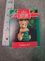 1990 Hallmark "Cinnamon Bear" with Tree Keepsake Christmas #8 Final in Series  - $4.66