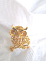 Vintage Owl Brooch Perched Gold Tone Rhinestone Eyes Filigree Style 1.25&quot; - £7.75 GBP