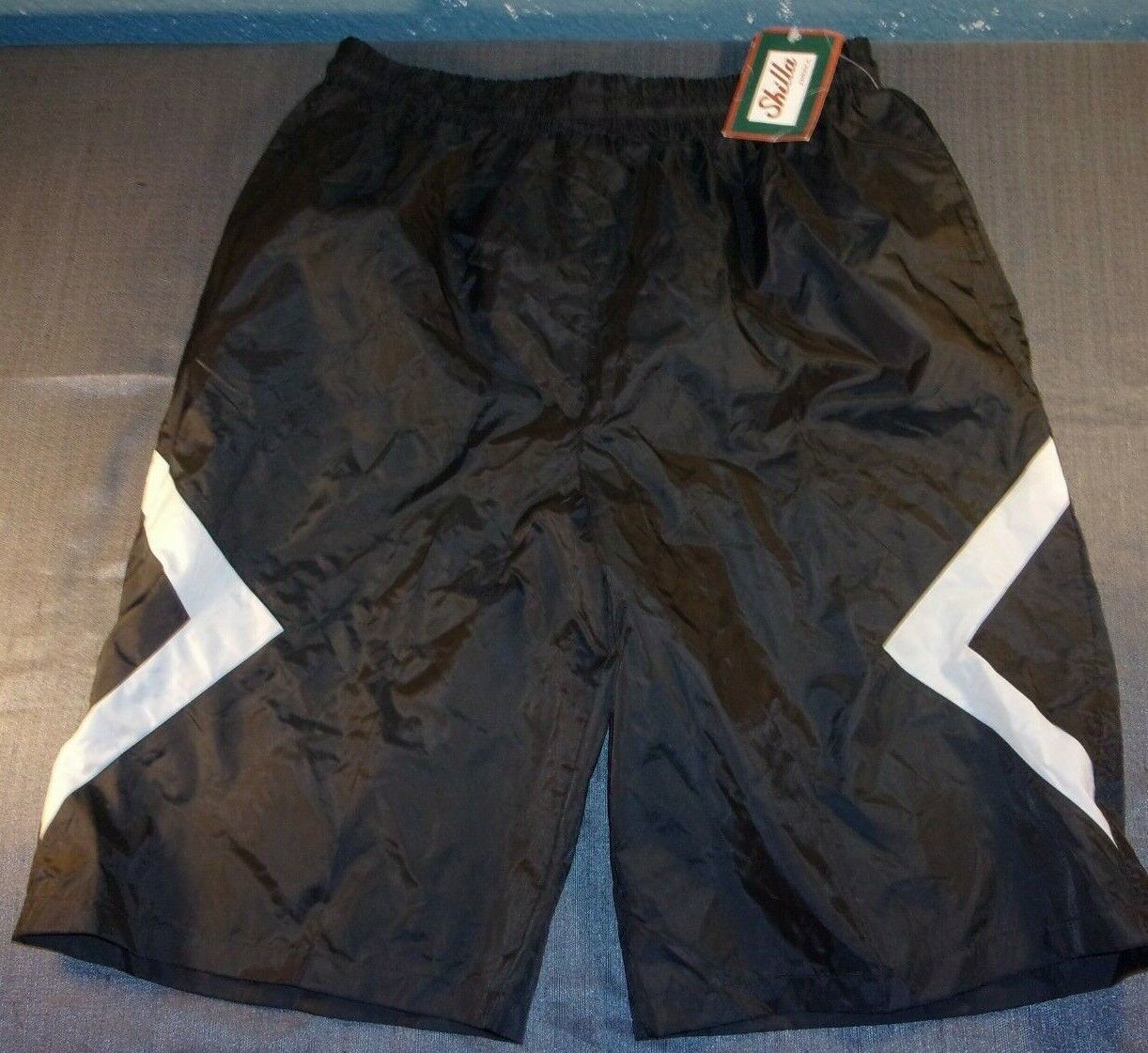 NEW SHILLA 100% NYLON WATER RESISTANCE BLACK SHORTS WOMEN SIZE LARGE - $19.34