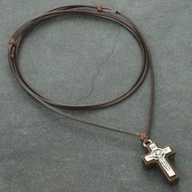 Hombres Mujeres Crucifijo Cruz Collar Religioso Católico Pequeña Cuerda Joyería - £10.97 GBP