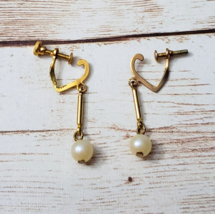 Vintage Screw On Earrings Gold Tone Bar &amp; Faux Pearl Dangle - Some Damage - £5.53 GBP