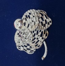 Vintage Capri Silver Tone Textured Flower Brooch Pin - £18.05 GBP