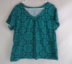 St. John&#39;s Bay Woman Green Blue Shirt With Circular Floral Designs Plus Size 1X - £10.73 GBP