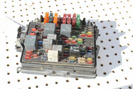 2001 - 2002 CHEVROLET SILVERADO DIESEL 6.6L LB7 ENGINE BAY FUSE BOX  R226 image 4