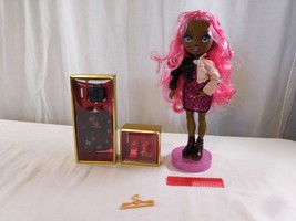 MGA Entertainment Rainbow High Series 3 Daria Roselyn Pink Hair Fashion Doll + A - £18.78 GBP