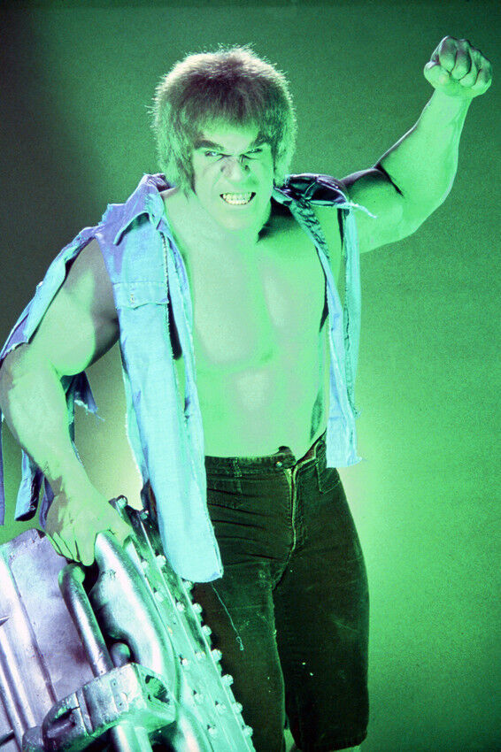 Lou Ferrigno In Torn Shirt Holding Engine The Incredible Hulk 11x17 ...