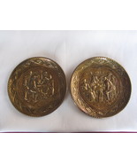 Pair of English Vintage hammered brass wall hanging plates circa 1960s - $741.26 MXN