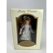 Pretty Woman Porcelain Doll Ornament White Lace Dress Auburn Curls 2004 DG - $162.33 MXN