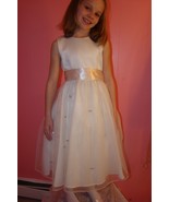 US Angels Flower Girl Dress Ivory with Blush Sash &amp; Rosebuds size 6 styl... - $1,882.62 MXN