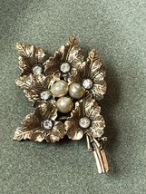 Vintage Finely Etched Goldtone Bouquet of Leaves w Clear Rhinestone Cent... - $13.09