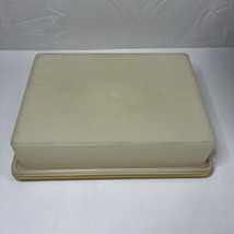 Tupperware 13 x 9 Fresh-N-Fancy Cake Taker Harvest Gold base 622-5 VTG - £7.97 GBP