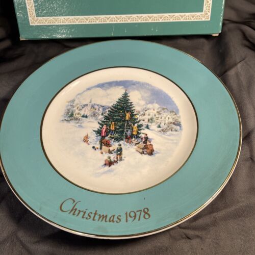 Primary image for 1978 Avon Christmas Plate "Trimming The Tree" by Enoch Wedgwood, England