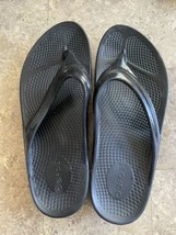 Size 10 Oofos Oolala Women&#39;s Black Flip-Flop Sandals - £29.89 GBP