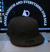 MLB-Los Angeles Dodgers 59FIFTY Fitted New Era All Black Hat  New - $494.95 MXN