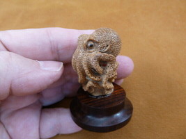 (tb-octo-37) standing Octopus TAGUA NUT palm figurine Bali carving reef ... - £31.05 GBP