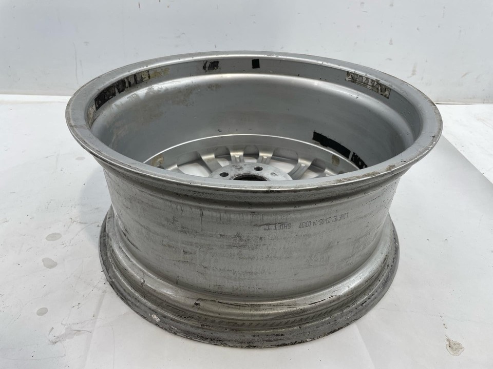 2014-2017 Maserati Quattroporte 19'x8.5' Front Rim W/ Center Cap Curb Rash OEM Item image 7