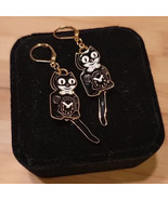 Black Kit-cat klock kat clock earrings black &amp; gold - $567.85 MXN