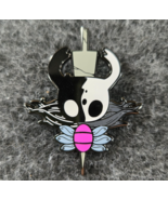 Hollow Knight 2&quot; Enamel Pin Backpack Hat Lapel Bag Lanyard - $234.73 MXN