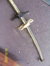 1977 MARQUIS 4 door RIGHT FRONT DOOR WINDOW GUIDE POST OEM USED - €57,73 EUR