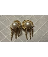 Vintage Goldtone &amp; White Faux Pearl  Clip on Earrings. - $15.19 CAD