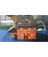 MR. AND MRS PICKLE LIGHTED DICKENS VILLAGE HOUSE SHOW ROOM MODEL NOT USE... - $130.33 CAD