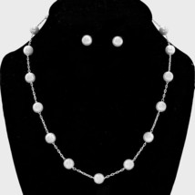 Pearl bead choker necklace stud set - $185.64 MXN