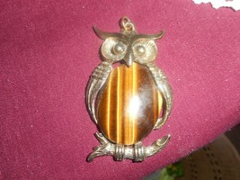 Owl Pendant Vintage Gold Tone Genuine Tiger&#39;s Eye Cabochon Wise Owl 2 3/4&quot; Tall - £23.82 GBP