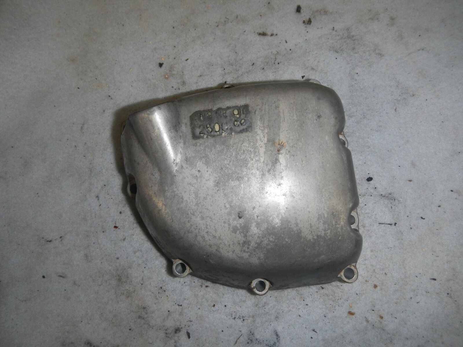 LEFT ENGINE CASE OIL FILLER HOUSING COVER 1975 76 SUZUKI RE5 500 WANKEL ... - $14.38