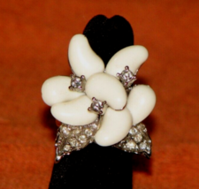 Antique Fresh Water Pearls with small Sparkling Crystals Ring Size 5.5 in. - £15.86 GBP