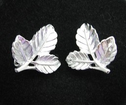 Sarah Coventry Petite Earrings Leaf Ivy Vintage Silvertone Clip On Clips Cov - £14.97 GBP