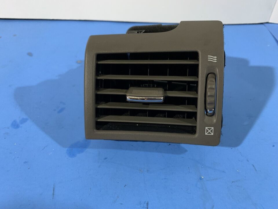 2006 - 2010 INFINITI M35 M45 FRONT LEFT DRIVER SIDE DASH AIR VENT OEM - $22.76