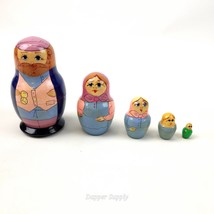 5 Pc Set Vintage Nesting Doll Family 4&quot; Painted Wood - $418.62 MXN
