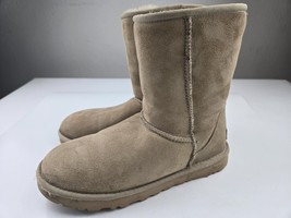 UGG Women&#39;s Classic Short II Boot, size 10 - $103.95