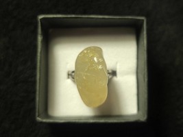 A translucent agate ring that has a yellowish hue with a tinge of orange and a o - £17.29 GBP