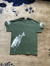 Gildan Ultra Cotton Military Green Predator Sport Fishing Graphic T-shirt Size M - £7.78 GBP