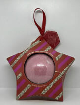 Simple Pleasures Warm Wishes Peppermint Swirl Scented Bath Fizzer  - £5.53 GBP