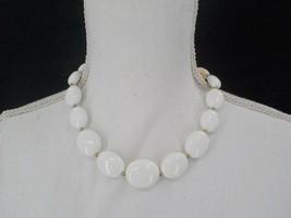 80s White &amp; Gold Colored Beaded Necklace Women Fashion Jewelry MELTED/BURN Spots - £3.92 GBP
