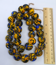 Collana con filo di perline in vetro BUMBLE BEE vintage Trade Beads molt... - $1,254.83 MXN