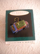 Hallmark 1996 Pressed Tin On The Road Miniature Keepsake Christmas Ornament - £3.58 GBP