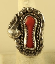 Vtg Sterling Silver signed Navajo Native American Feather Ornate Coral Ring - £96.70 GBP