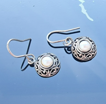 ROSS SIMONS 925 STERLING SILVER MOTHER OF PEARL DAINTY EARRINGS - $66.26 CAD