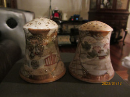 Antique Pair of Hand Painted Royal Satsuma Nippon Salt Shakers W/Gold Accent - £15.71 GBP