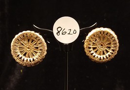 Vintage Gold Tone Wagon Wheel Style Clip on Earrings - £8.64 GBP